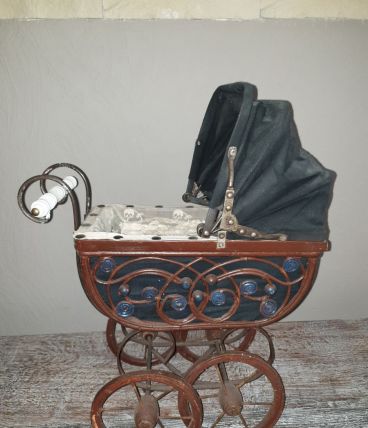 Ancien Landau de poupée pour votre deco intérieur Vintage 