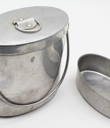 Ancienne gamelle militaire en aluminium