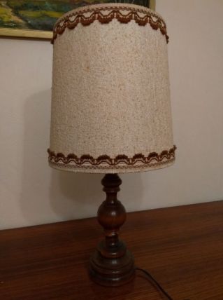 Lampe avec pied en bois