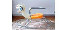 Ancien cheval à bascule en plastique des années 70
