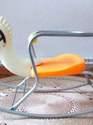 Ancien cheval à bascule en plastique des années 70