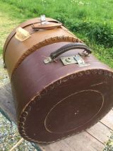 Valise à chapeaux