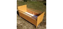 Véritable Lit enfant vintage des années 50 bois et osier