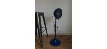 lampe vintage avec phare de voiture ancienne