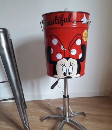 Lampe vintage a partir d'un seau chupa chups 