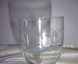 3 verres à liqueur en cristal gravé 