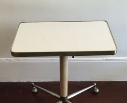 Tablette réglable en formica