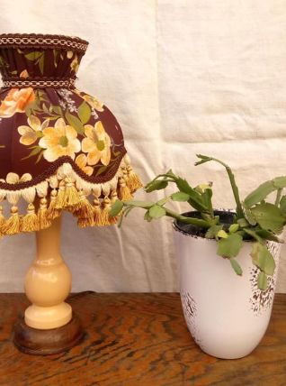 Jolie lampe à poser rétro avec abat jour en tissu 