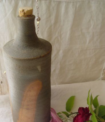 Bouteille ancienne en grès flammé artisanal
