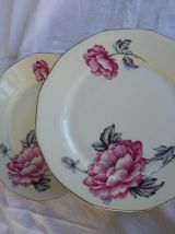 8 assiettes en porcelaine modele pivoines, art deco