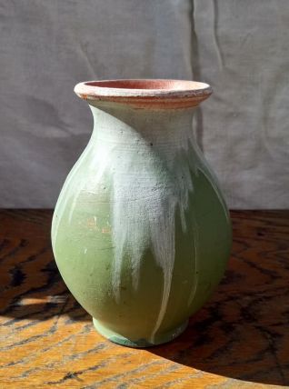 Joli vase en céramique peinte signé JEB