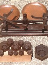 balance  vintage avec  ses  poids