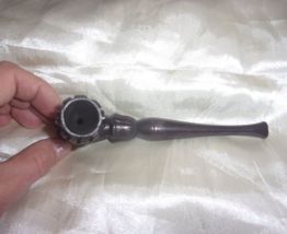 Ancienne pipe en bois sculpté