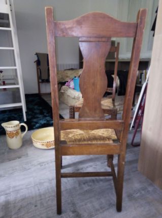 Lot de 6 chaises en bois sculpté avec assise en paille