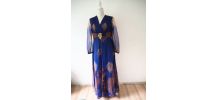 Longue robe vaporeuse et bucolique bleue marine motifs fleur
