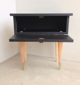 chevet vintage  noir mat souligné d'or