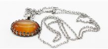 Collier avec pendentif cornaline