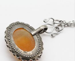 Collier avec pendentif cornaline