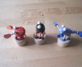 3 petits jouets en bois articuler  