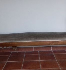 Banc ancien en bois et tissu