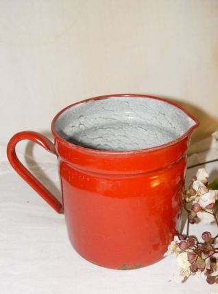 Ancien pot en tôle émaillée rouge