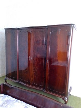 Armoire vintage