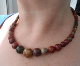 collier avec  pierre jaspe picasso 