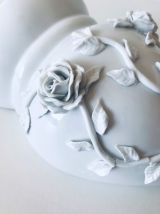 Vase mural ex-voto antique en porcelaine