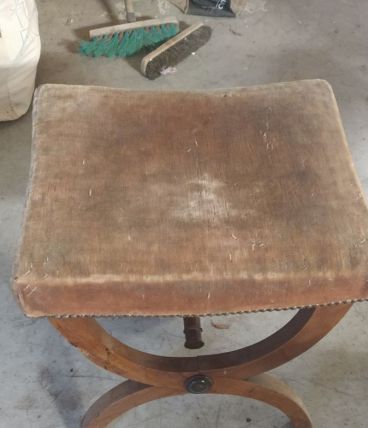 Tabouret bois et velours à restaurer