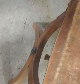 Tabouret bois et velours à restaurer