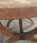 Tabouret bois et velours à restaurer