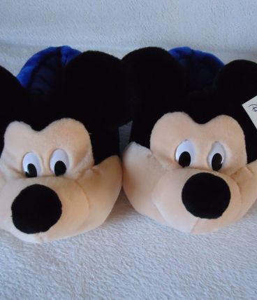 Chaussons Mickey neufs avec étiquette prix 22,71€ de Disneyl