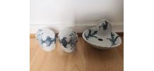 Porte savon + 2 patères en porcelaine