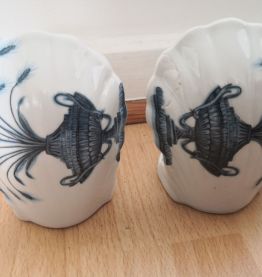 Porte savon + 2 patères en porcelaine