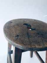 Tabouret haut antique en bois