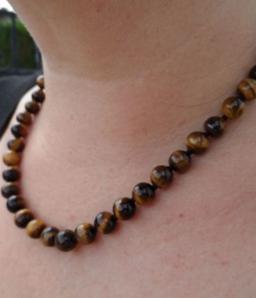 collier pierre oeil de tigre 