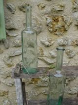 Duo de grandes bouteilles anciennes