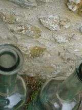 Duo de grandes bouteilles anciennes