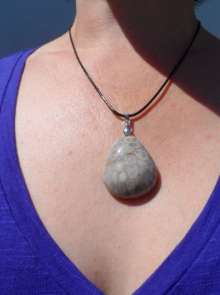 Pendentif pierre Corail fossilisé 