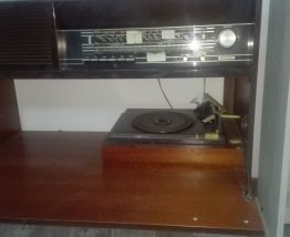 Meuble radio/tourne disque GRUNDIG