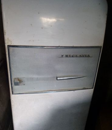 Réfrigérateur Frigeavia à restaurer