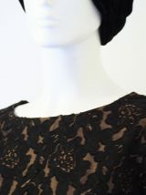 Petite robe courte dentelle motifs baroques babydoll vintage