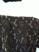 Petite robe courte dentelle motifs baroques babydoll vintage