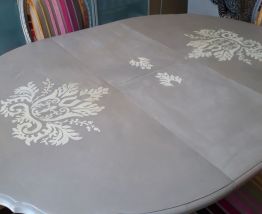 Table et chaises anciennes cérusées style louis XV  
