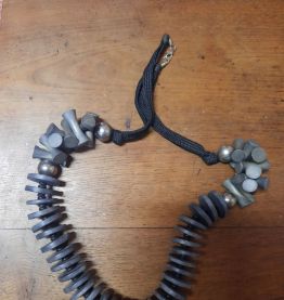 Collier en bois et métal 