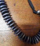 Collier en bois et métal 