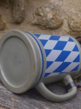 Ancienne chope à bière bavaroise en grès