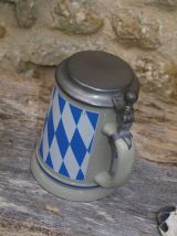 Ancienne chope à bière bavaroise en grès