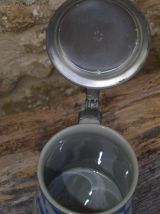 Ancienne chope à bière bavaroise en grès