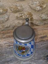 Ancienne chope à bière bavaroise en grès